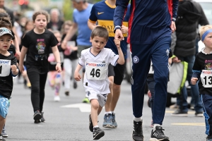 Le Puy-en-Velay : les courses enfants des 15 km du Puy en photos