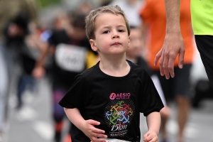 Le Puy-en-Velay : les courses enfants des 15 km du Puy en photos