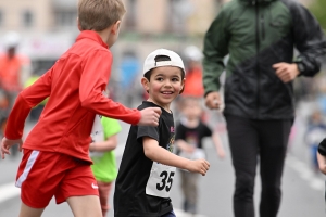 Le Puy-en-Velay : les courses enfants des 15 km du Puy en photos