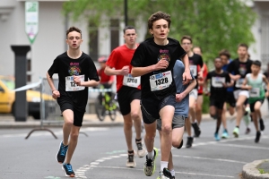 Le Puy-en-Velay : les courses enfants des 15 km du Puy en photos