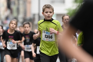 Le Puy-en-Velay : les courses enfants des 15 km du Puy en photos