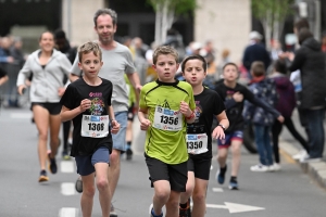 Le Puy-en-Velay : les courses enfants des 15 km du Puy en photos