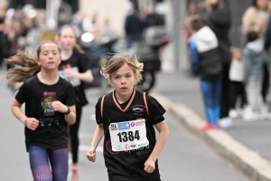 Le Puy-en-Velay : les courses enfants des 15 km du Puy en photos