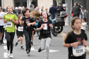 Le Puy-en-Velay : les courses enfants des 15 km du Puy en photos