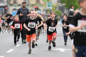 Le Puy-en-Velay : les courses enfants des 15 km du Puy en photos