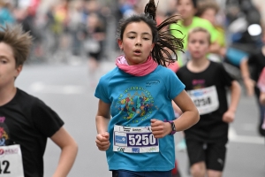 Le Puy-en-Velay : les courses enfants des 15 km du Puy en photos