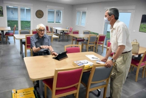 Monistrol-sur-Loire : 30 tablettes offertes par l&#039;ADMR à la résidence seniors