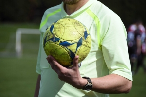 Foot, D2 : cinq cartons rouges distribués, le match Les Villettes-Brives arrêté