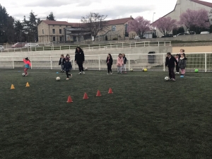 Football en CP à l’école Notre Dame-du-château à Monistrol-sur-Loire