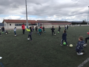 Football en CP à l’école Notre Dame-du-château à Monistrol-sur-Loire