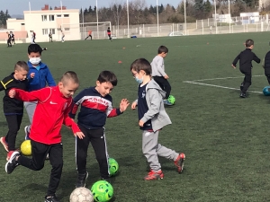 Football en CP à l’école Notre Dame-du-château à Monistrol-sur-Loire