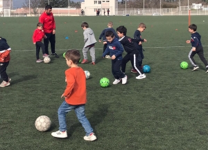 Football en CP à l’école Notre Dame-du-château à Monistrol-sur-Loire